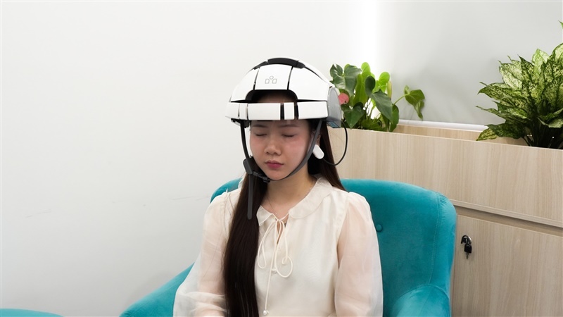 ​  KHÁCH HÀNG TRẢI NGHIỆM QUA ĐO ĐIỆN NÃO ĐỒ AI – KHÁCH HÀNG TƯỞNG CHỈ MỆT MỎI THÔNG THƯỜNG, NHƯNG KẾT QUẢ LẠI CHO THẤY ĐIỀU KHÁC  ​